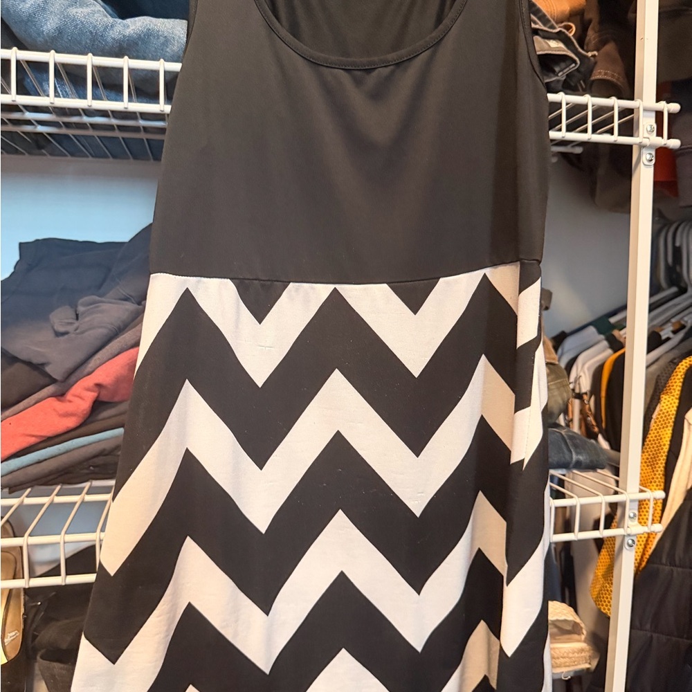 Black and White Chevron Sleeveless Dress